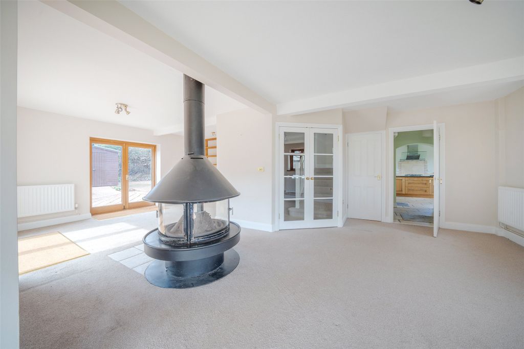 Property photo 2 of 23 Picture No. 18