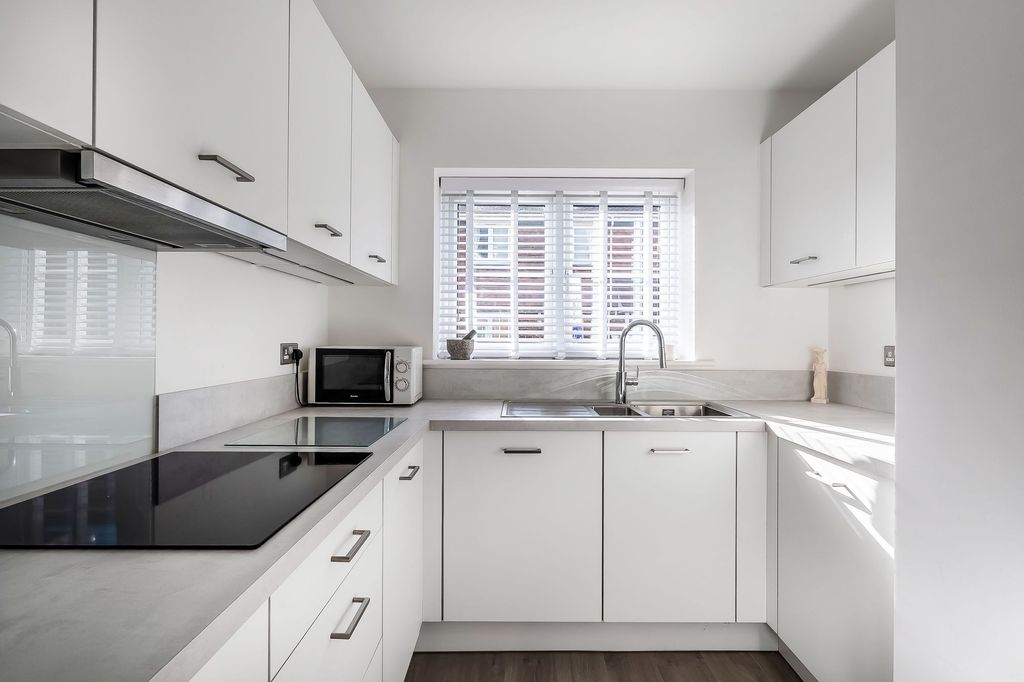 Property photo 2 of 29