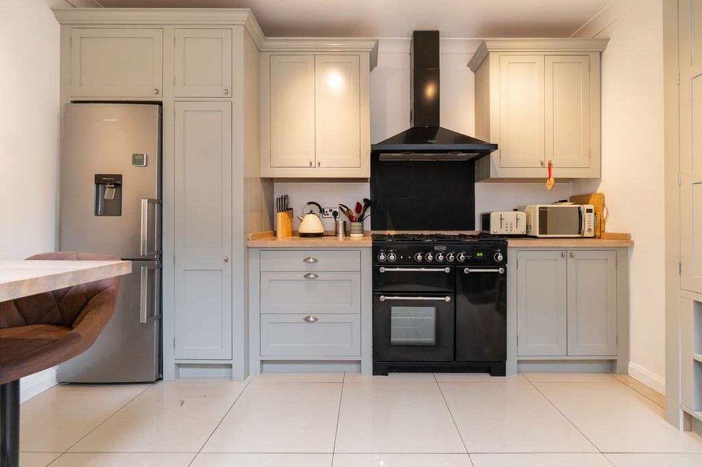 Property photo 3 of 36