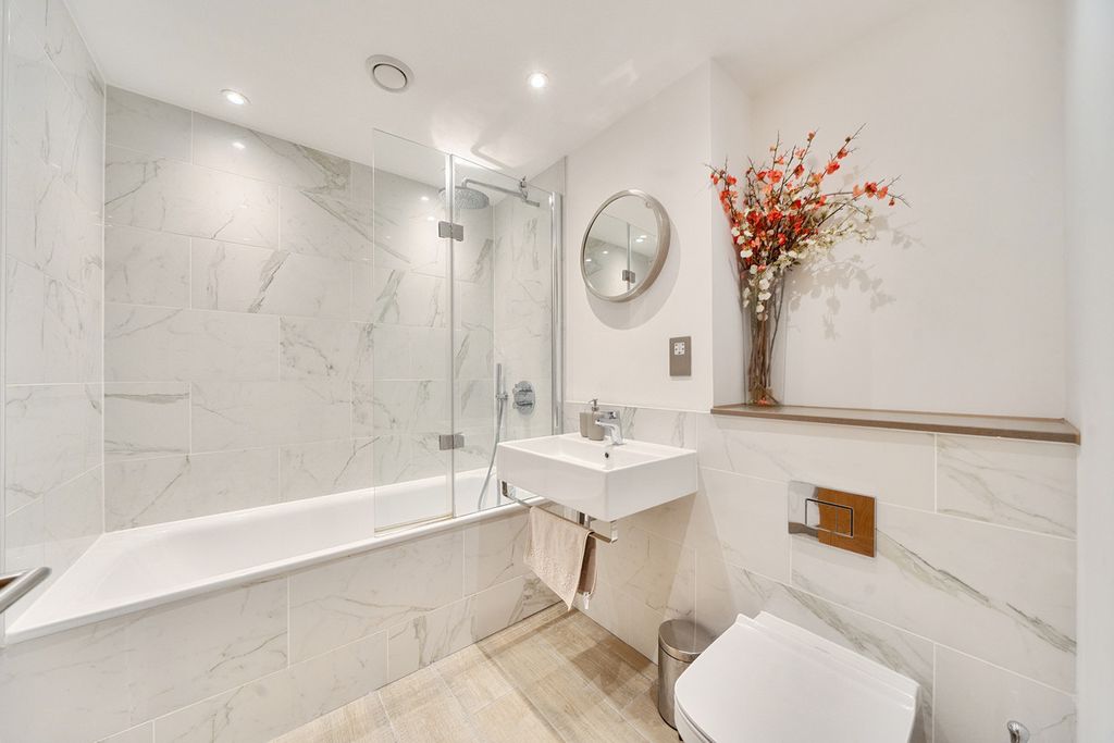 Additional image 14 of 2 bed flat for saleMaritime Walk, Southampton SO14