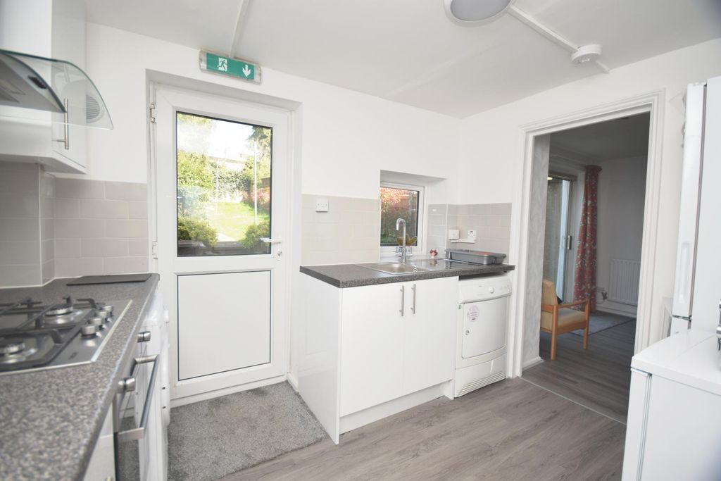 Property photo 3 of 16 Kitchen