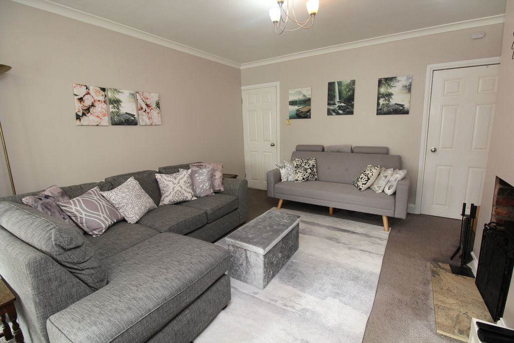 Property photo 2 of 17 Lounge View 1