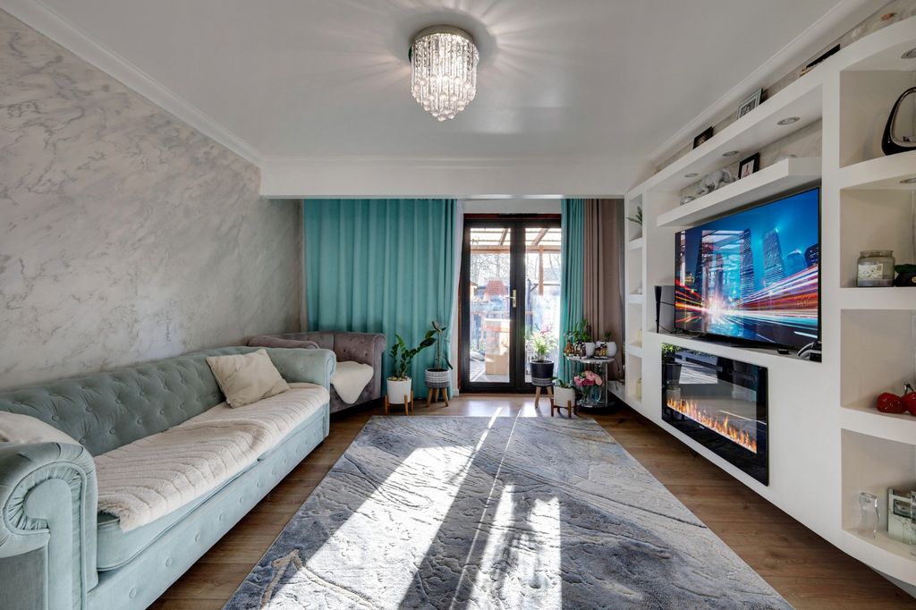 Property photo 1 of 18 4767750