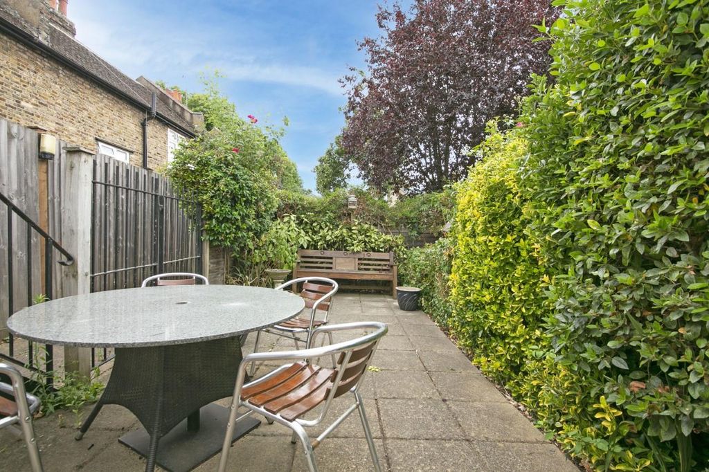 Property photo 3 of 7 T