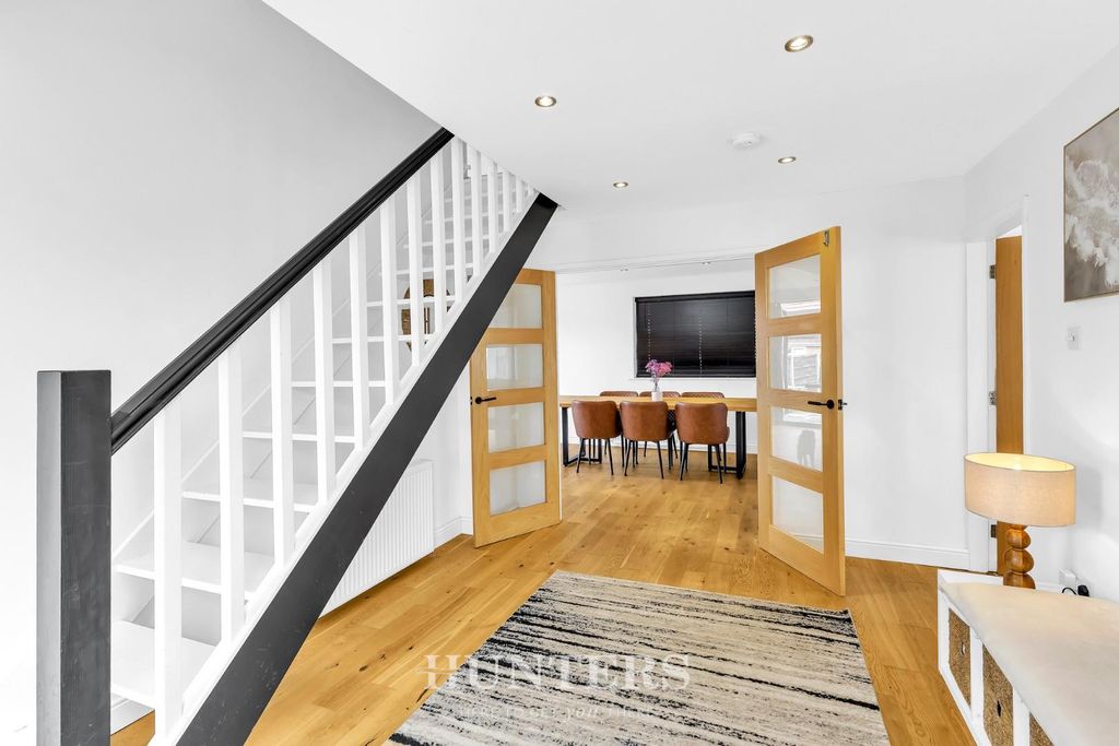 Property photo 3 of 21 Evesham Road (20).Jpg