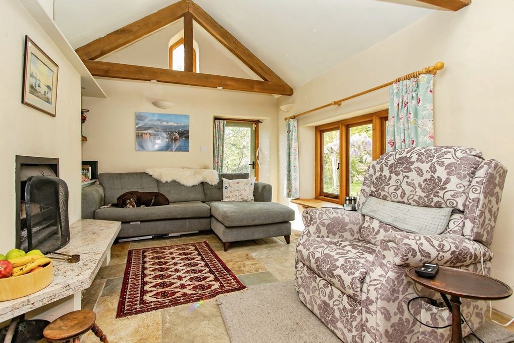 Property photo 3 of 19