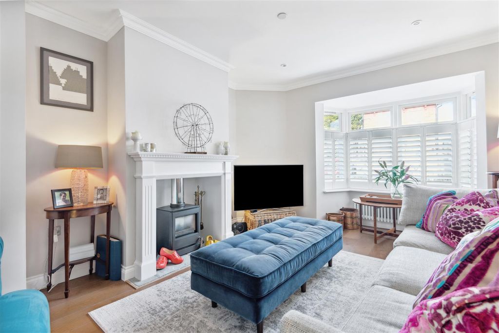 Property photo 2 of 15 For Sale - Glebe Street, W4