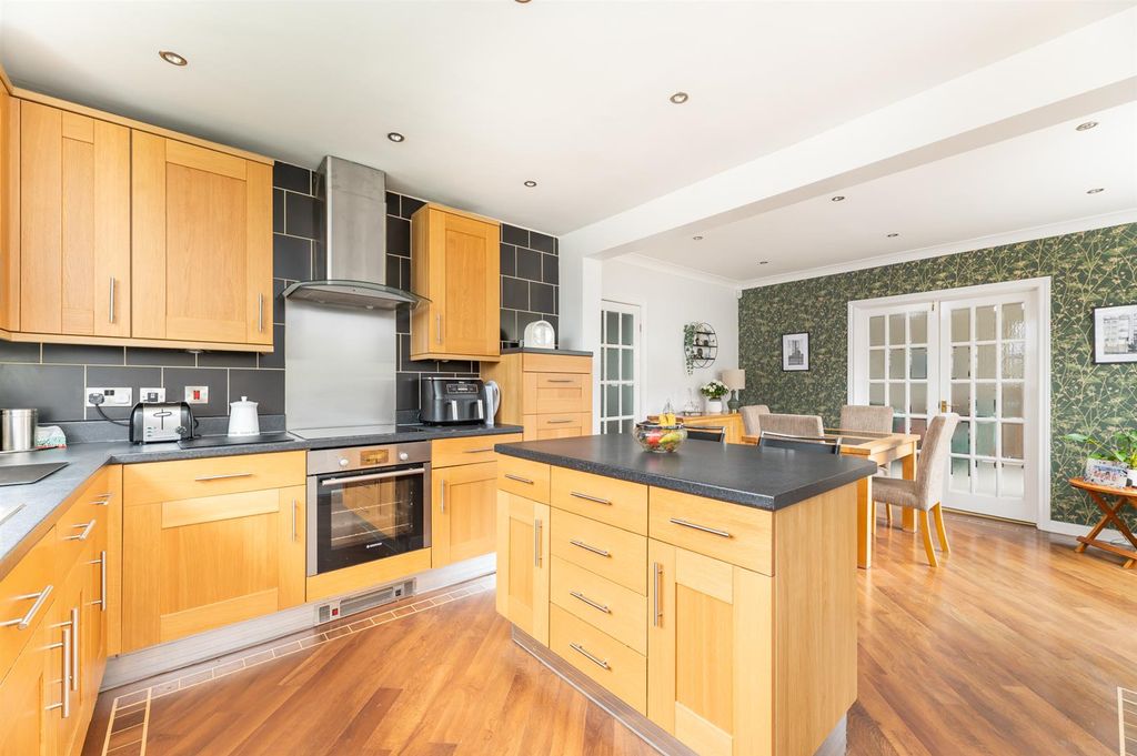Property photo 2 of 34 Dining Kitchen