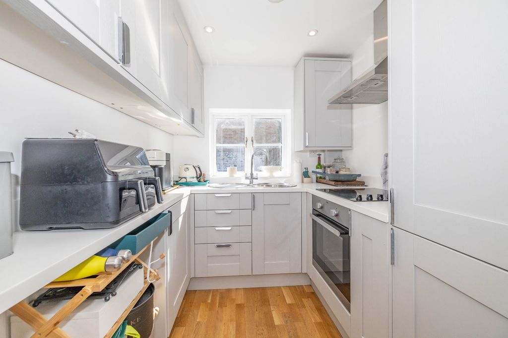 Property photo 3 of 12 Picture 3