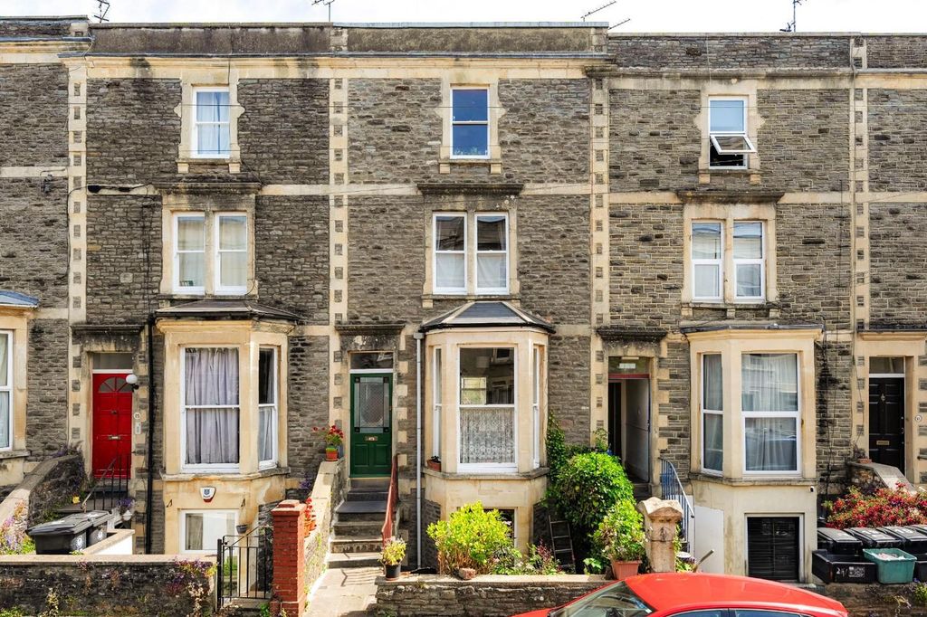 Property photo 2 of 18