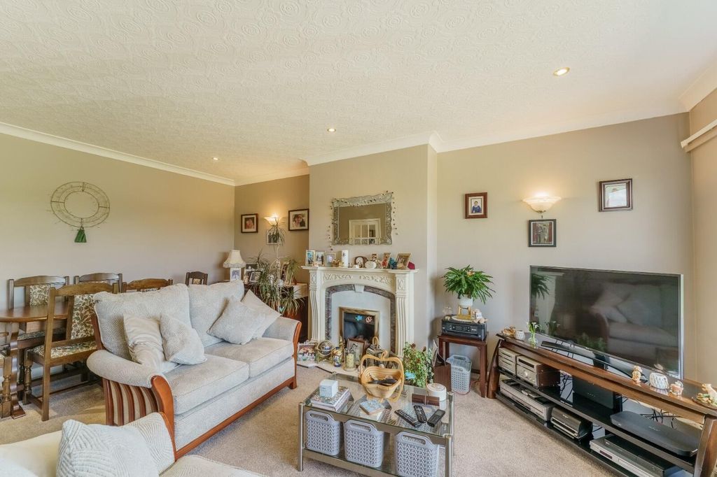 Property photo 3 of 21 Living Room