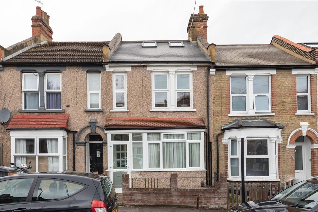 Property photo 1 of 26 Turner Road, E17