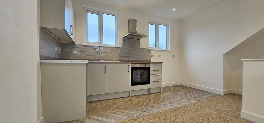 Property photo 3 of 6 Kitchen