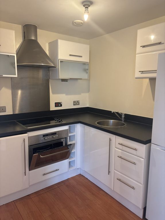 Property photo 2 of 7 6953B508-6422-4F25-A185-924d16223207