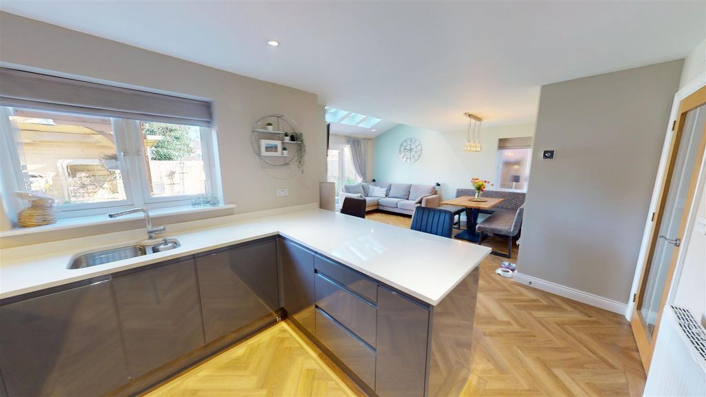 Property photo 3 of 38 Potteries Way Kitchen Diner