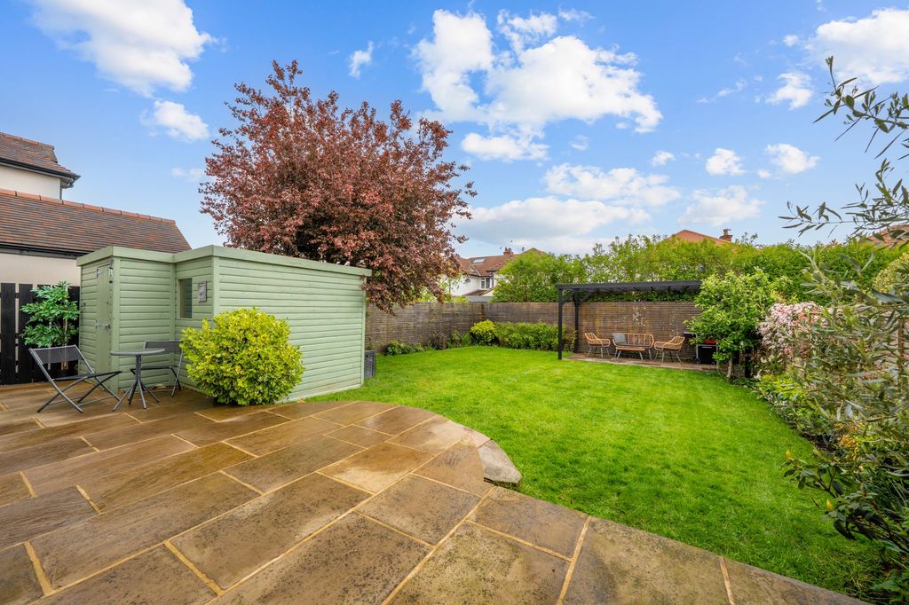 Property photo 3 of 32