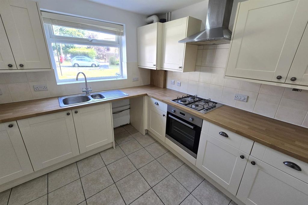 Property photo 2 of 11 Kitchen.Jpg