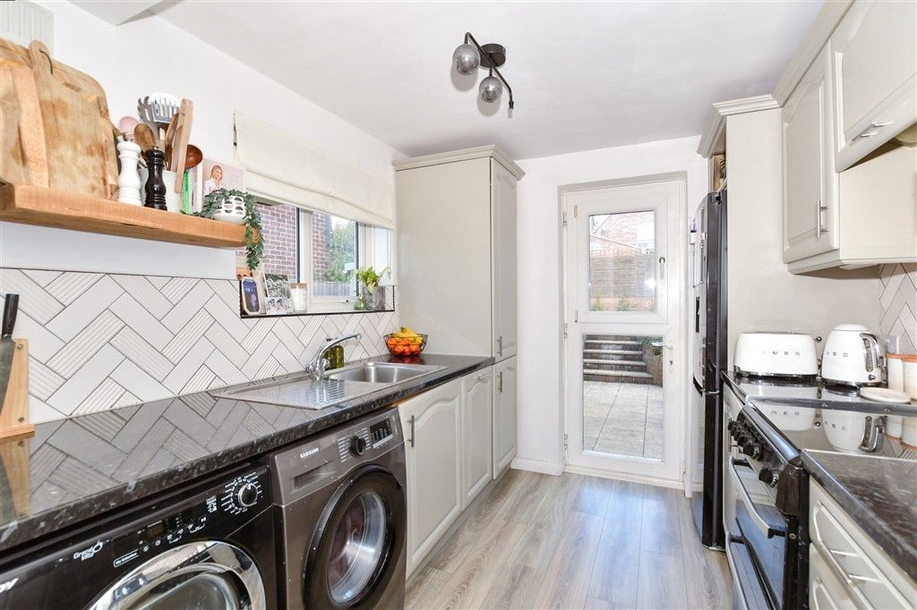 Property photo 3 of 12 Kitchen