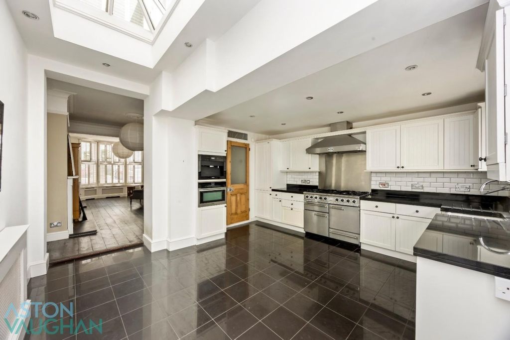 Property photo 2 of 14 4704301