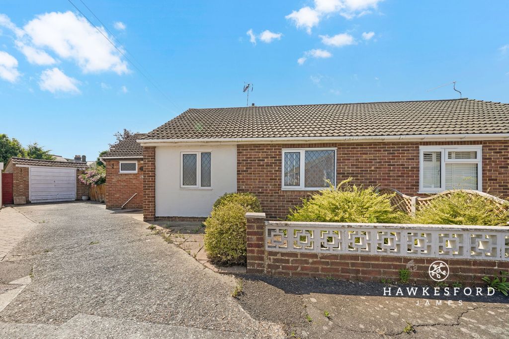 Property photo 1 of 16 Prentis Close, Sittingbourne - Front
