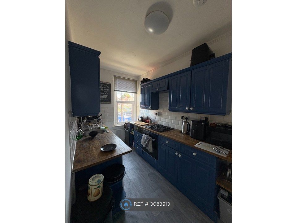 Property photo 3 of 9 Kitchen