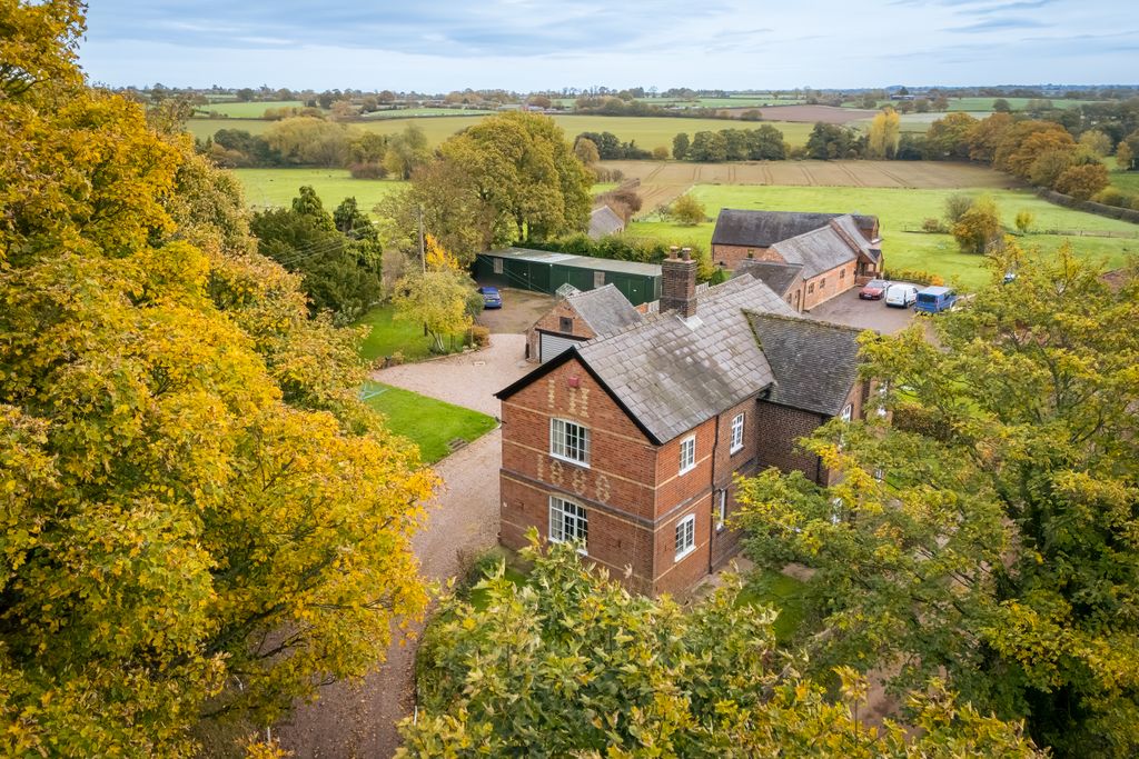 Property photo 3 of 33 Aerial 9