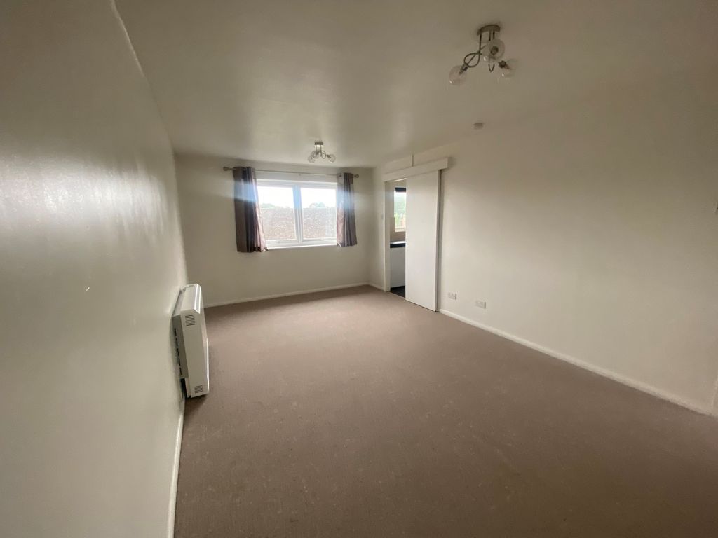 Property photo 2 of 6 Lounge 1