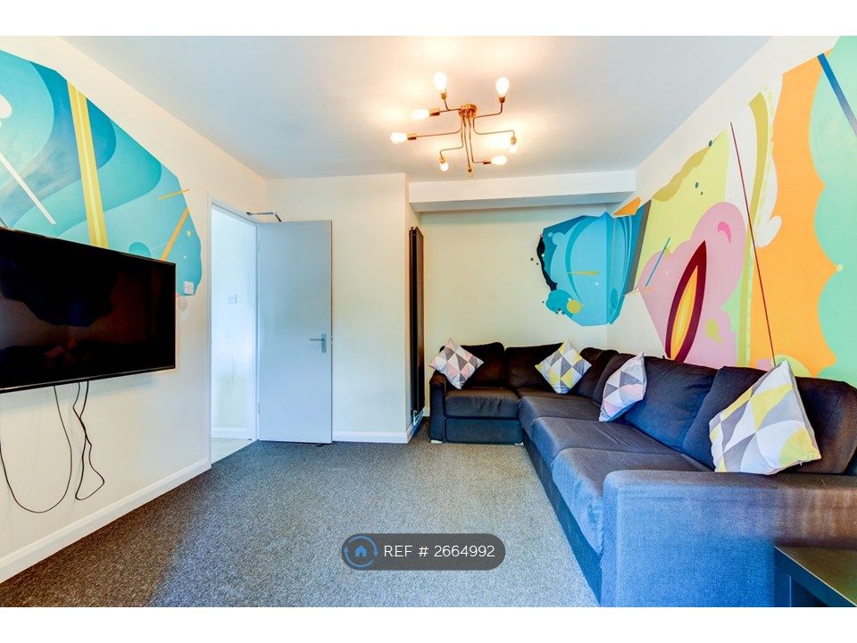 Property photo 3 of 17 Bedroom 6