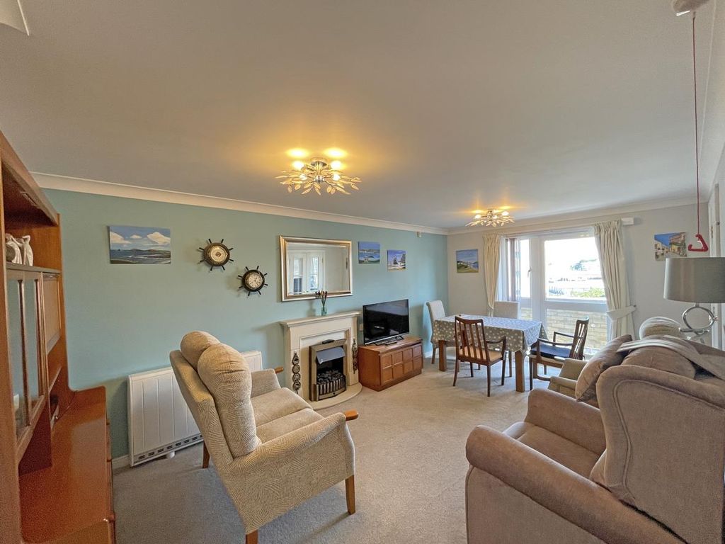 Property photo 2 of 14 Wesley Court 71 - Living Room Front.Jpg