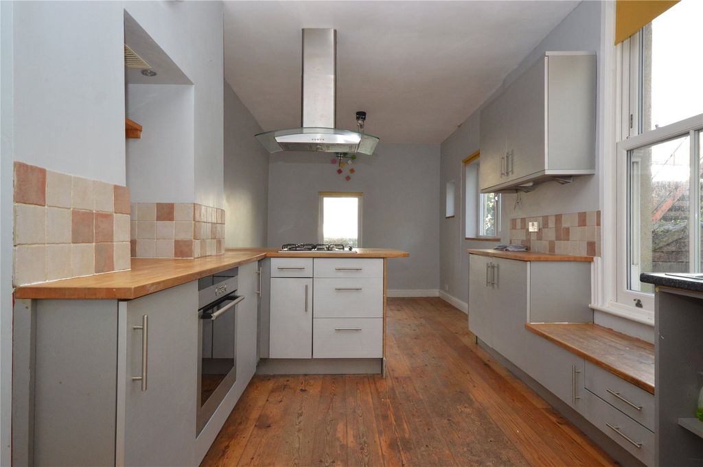 Property photo 2 of 17 Picture No. 15