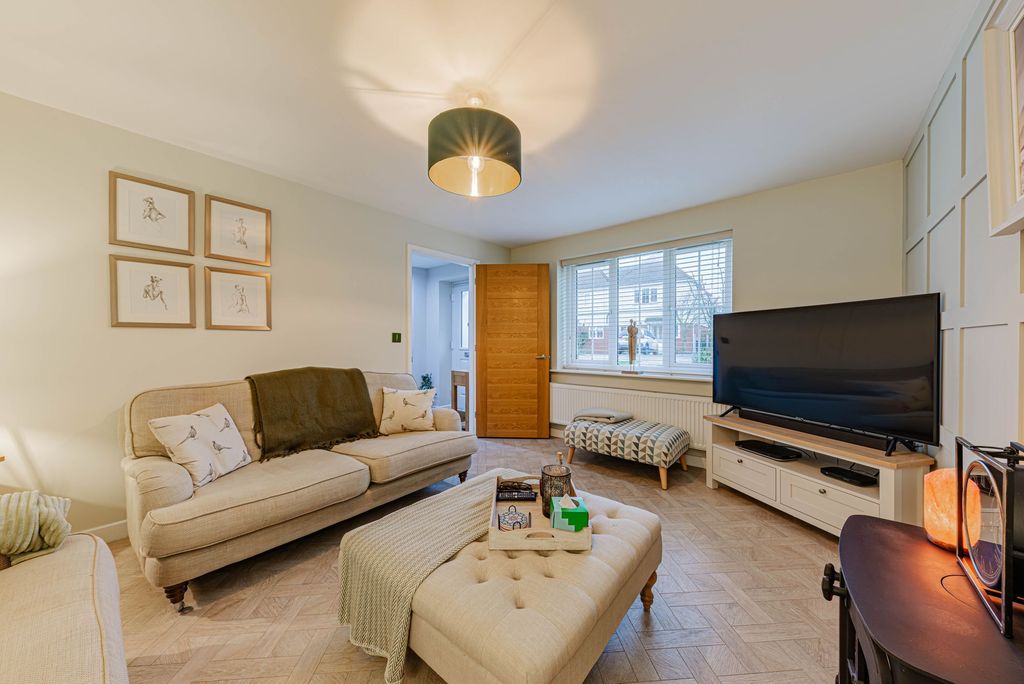 Property photo 2 of 27 Living Room (1)