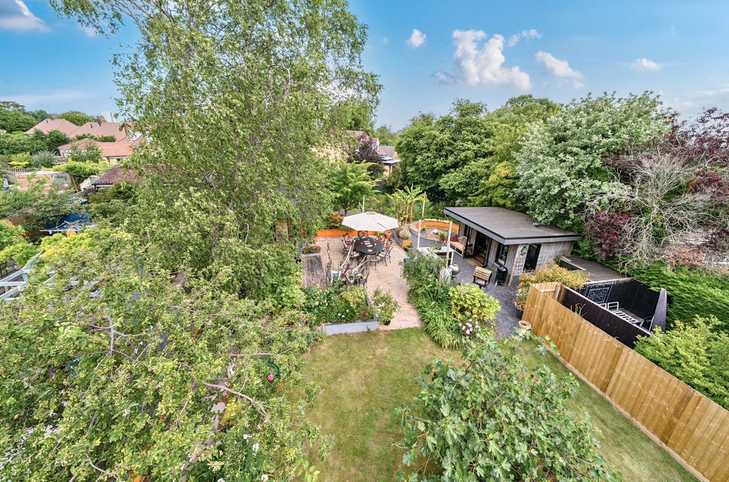 Property photo 2 of 18 Garden