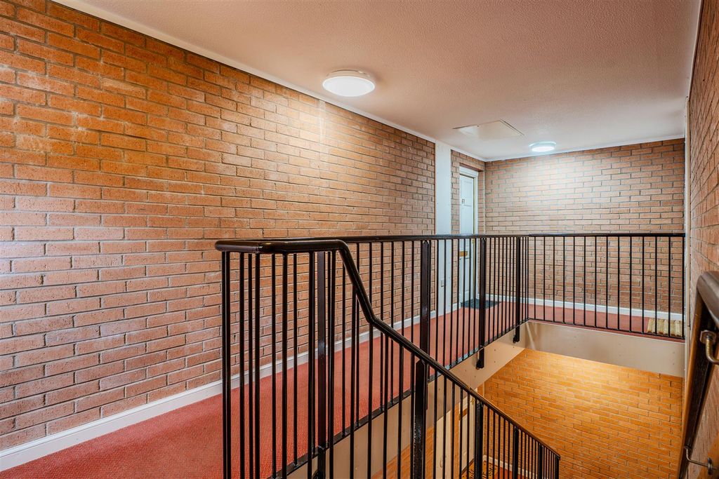 Property photo 3 of 18 61Kingcrt-15.Jpg