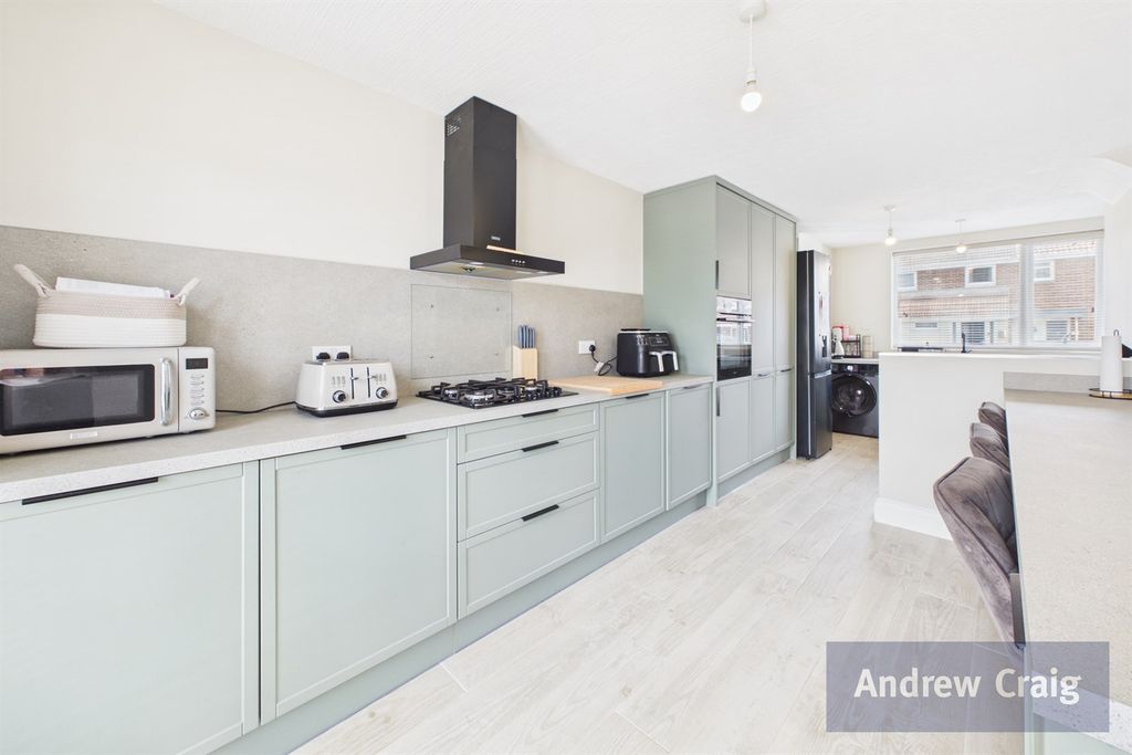 Property photo 2 of 17 Kitchen Breakfast Room