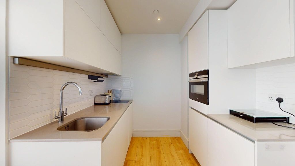 Property photo 2 of 25 Kitchen