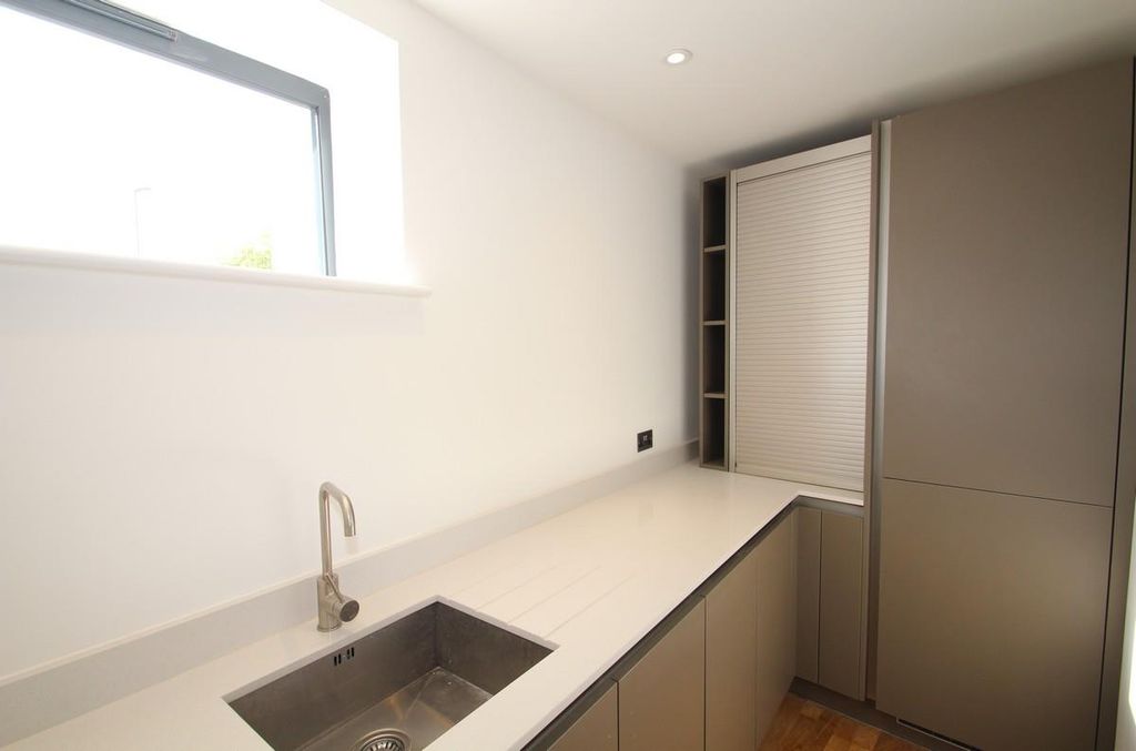 Property photo 3 of 7 95 Haydon Place Kitchen 2.Jpg