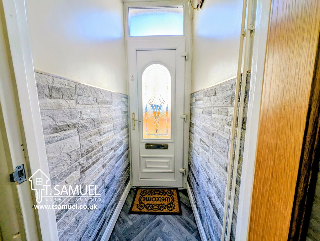 Property photo 2 of 28 Entrance Porch