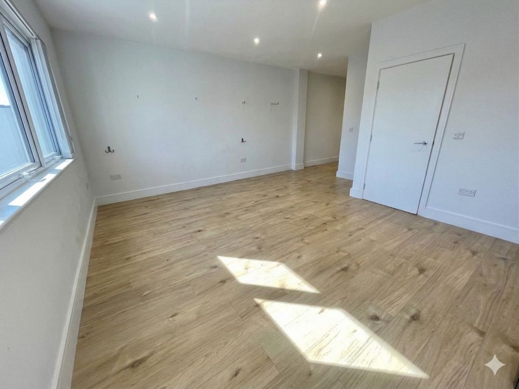 Property photo 2 of 6 5025631