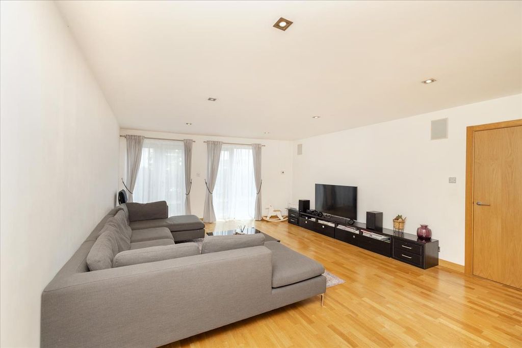 Property photo 3 of 22