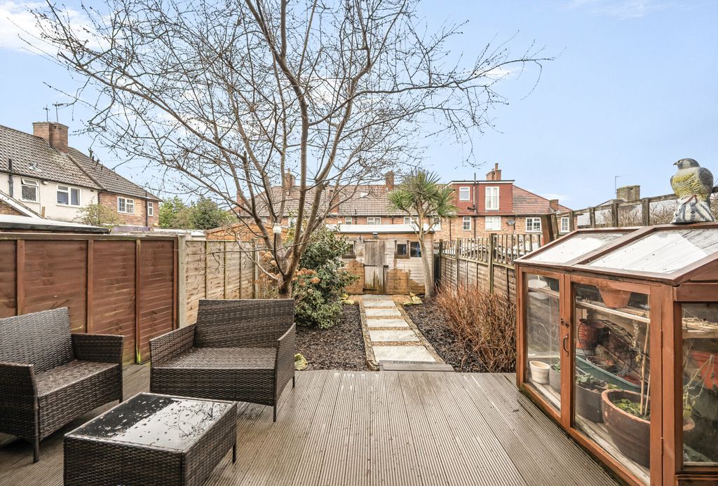 Property photo 1 of 21 1-698549A638c17-1...