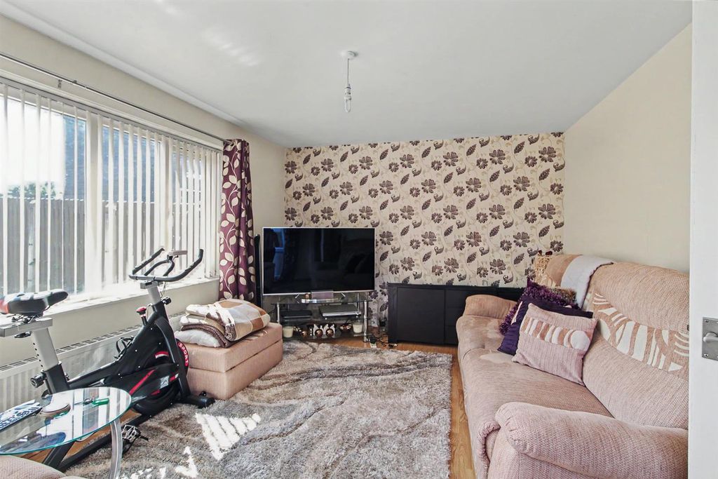 Property photo 3 of 16 Img_2867-2.Jpg