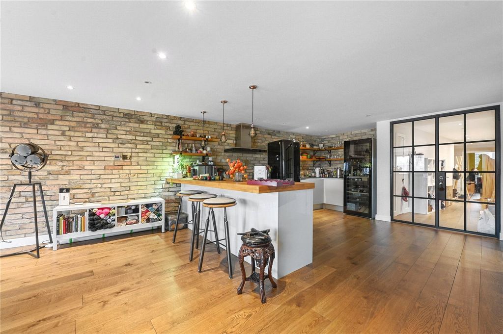 Property photo 2 of 20 Kitchen