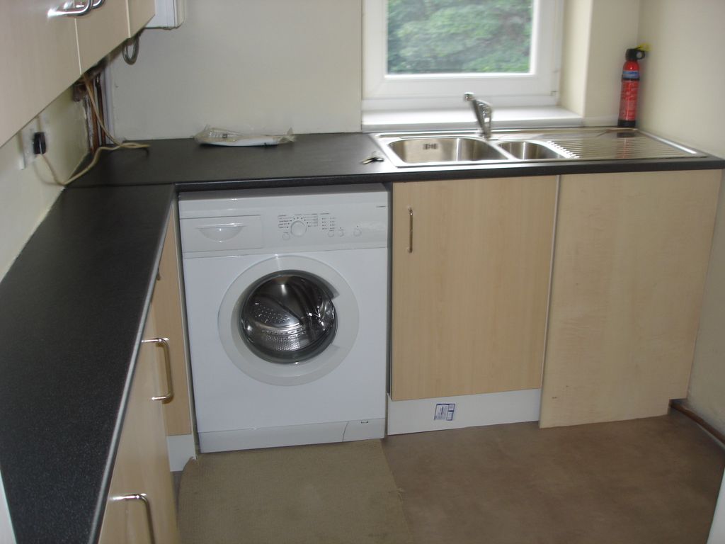 Property photo 3 of 8 Kitchen