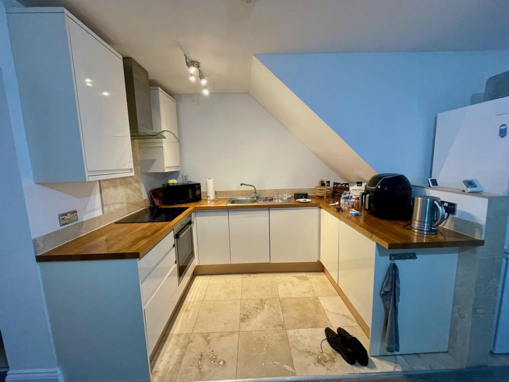 Property photo 3 of 9 Kitchen