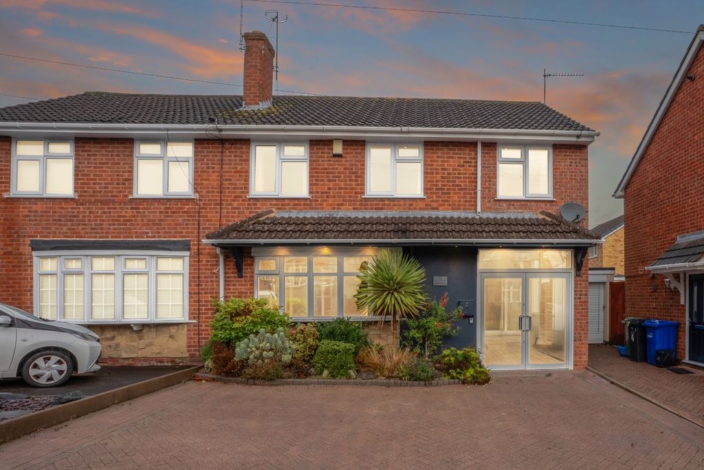 Property photo 1 of 16 5676050
