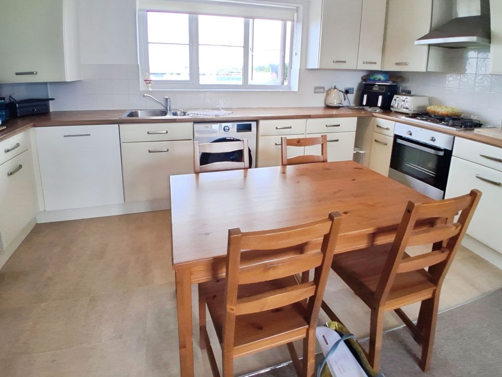 Property photo 2 of 7 Kitchen