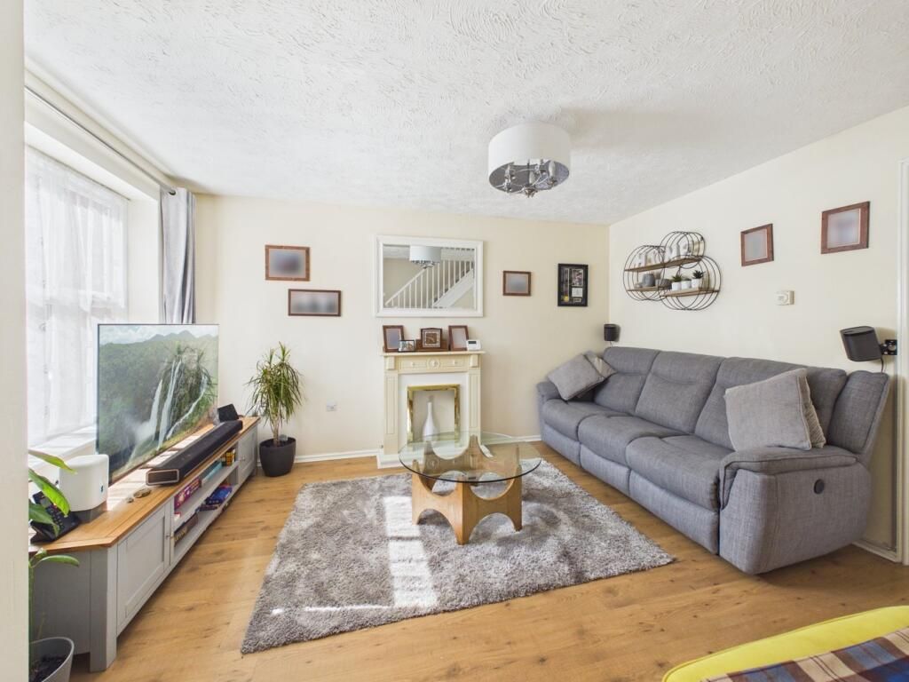 Property photo 2 of 17 27Ef9A2E6F29dc4B465E57Fbfd7c80c8