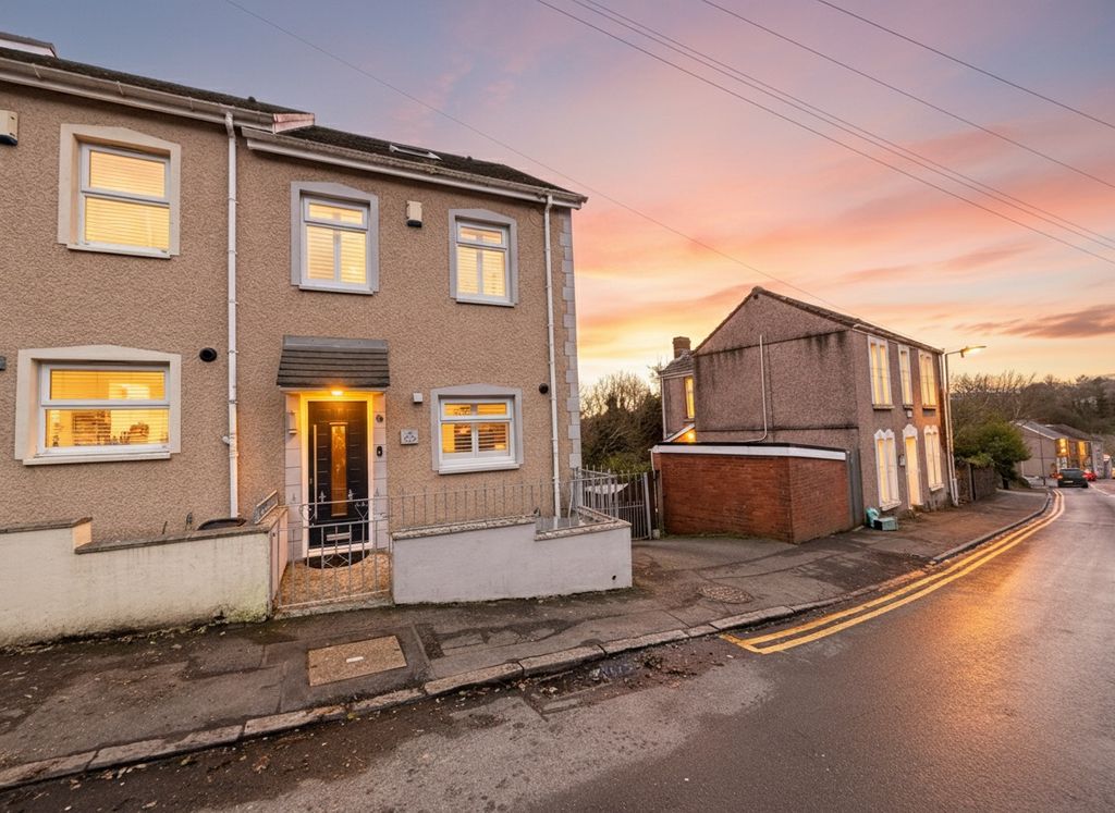 Property photo 2 of 29 4856643