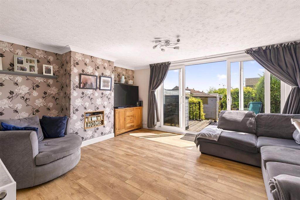 Property photo 3 of 22 For Sale By Aspire Residential | Brendon Road