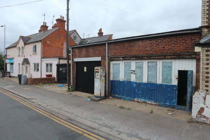 Property photo 2 of 4 1A Pitcroft Road